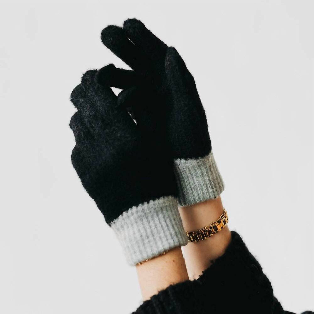 NEW PRETTY SIMPLE women's two tone smart gloves in black/gray